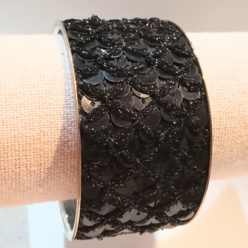 Bangle Black Sequence Gold Trim